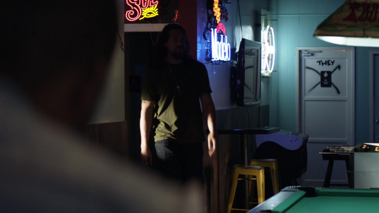 Sol and Modelo Beer Signs in Animal Kingdom S06E03 Pressure and Time (2022)