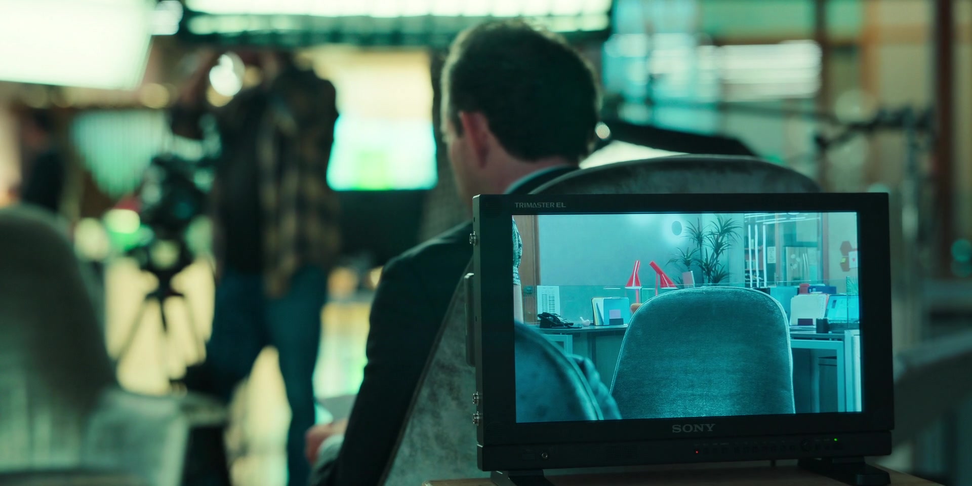 Sony Trimaster EL Monitor In Loot S01E03 