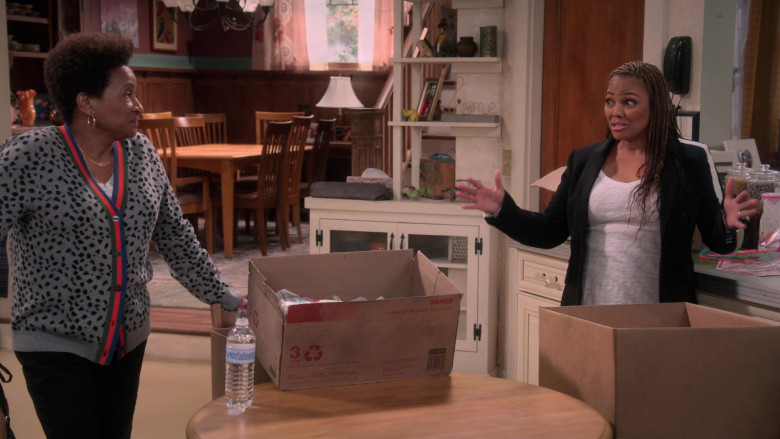 Staples Box in The Upshaws S02E04 Big Plans (2022)