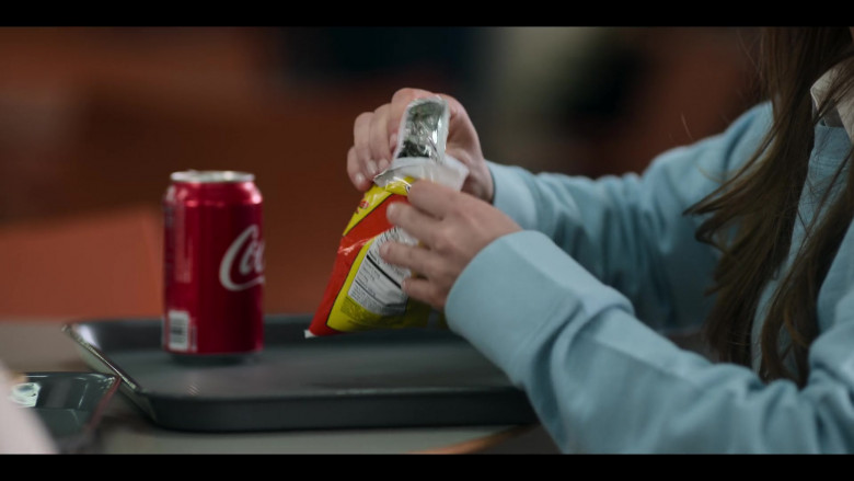 UTZ Chips and Coca-Cola Can of Sarah Catherine Hook as Juliette Fairmont in First Kill S01E01 First Kiss (1)