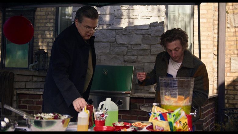 UTZ and Lay's Chips in The Bear S01E04 Dogs (2)