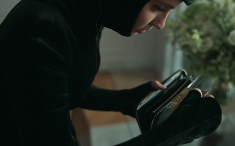 Visa Card in Irma Vep S01E01 "The Severed Head" (2022)
