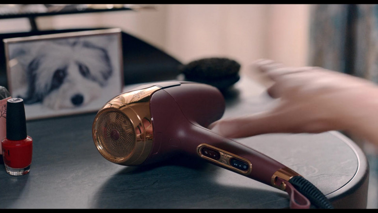 ghd Hair Dryer in Man vs. Bee S01E05 Chapter 5 (2022)