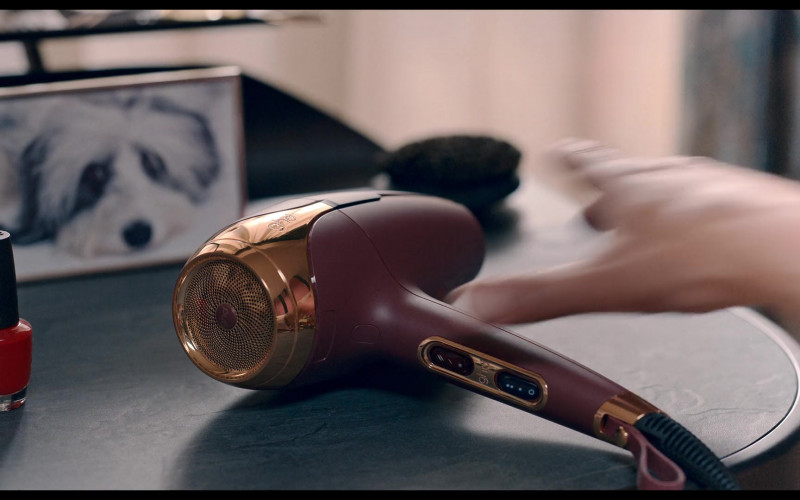ghd Hair Dryer in Man vs. Bee S01E05 Chapter 5 (2022)