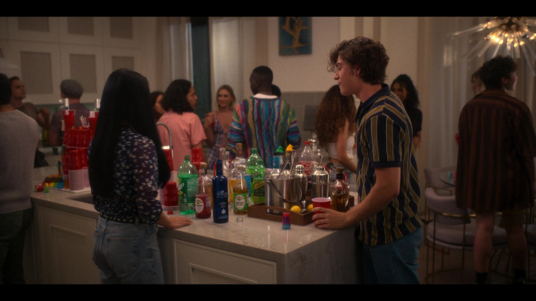 7Up Soda, Rose's Juices, Schweppes Bottle in Boo, Bitch S01E01 Life's a Bitch and Then You Die (1)