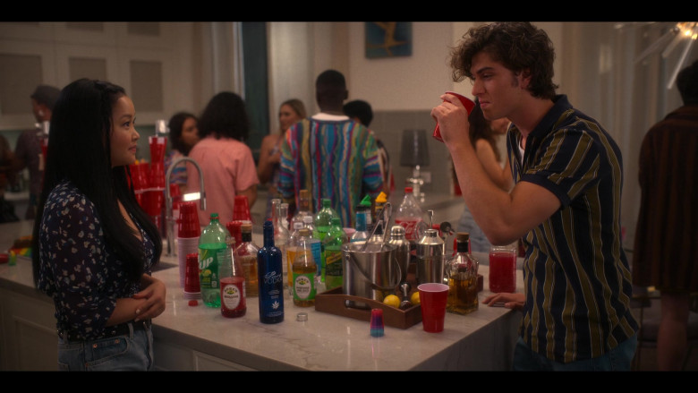 7Up Soda, Rose's Juices, Schweppes Bottle in Boo, Bitch S01E01 Life's a Bitch and Then You Die (2)