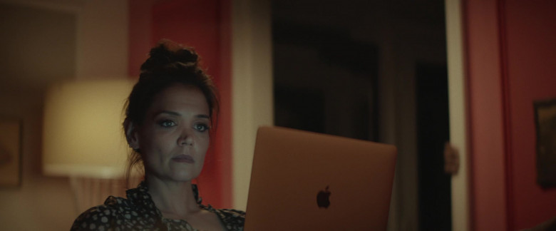 Apple MacBook Laptop Used by Katie Holmes as June in Alone Together (2)