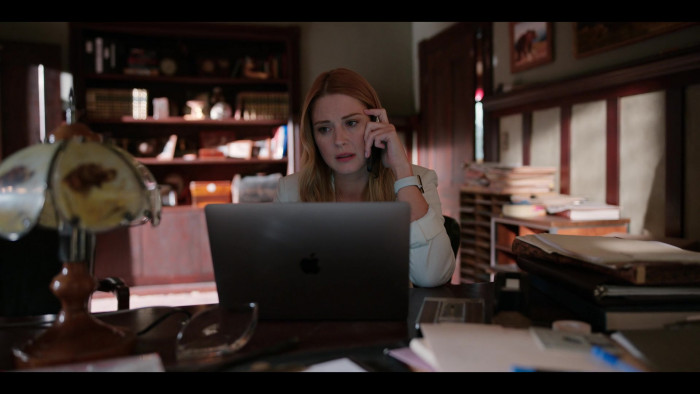 Apple MacBook Laptop of Alexandra Breckenridge as Melinda ‘Mel' Monroe in Virgin River S04E10 Fire and Rain (2022)