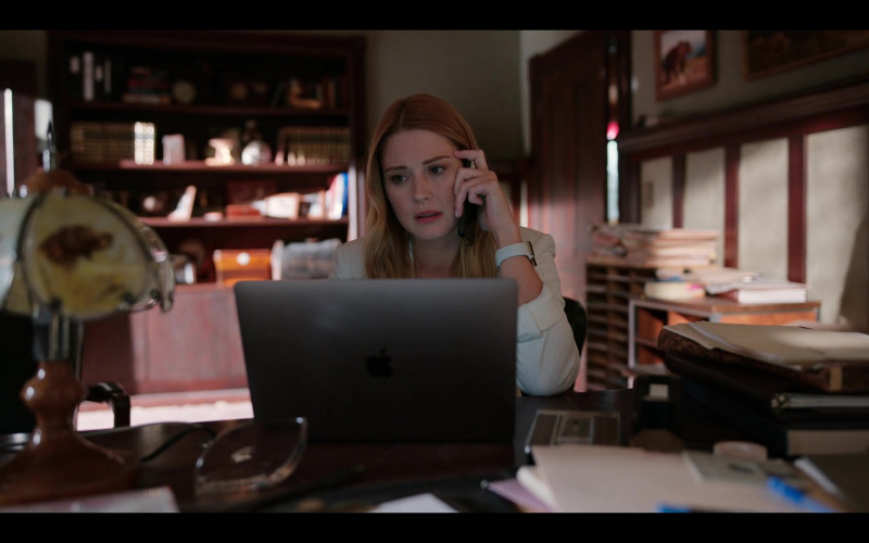 Apple MacBook Laptop of Alexandra Breckenridge as Melinda ‘Mel’ Monroe in Virgin River S04E10 Fire and Rain (2022)