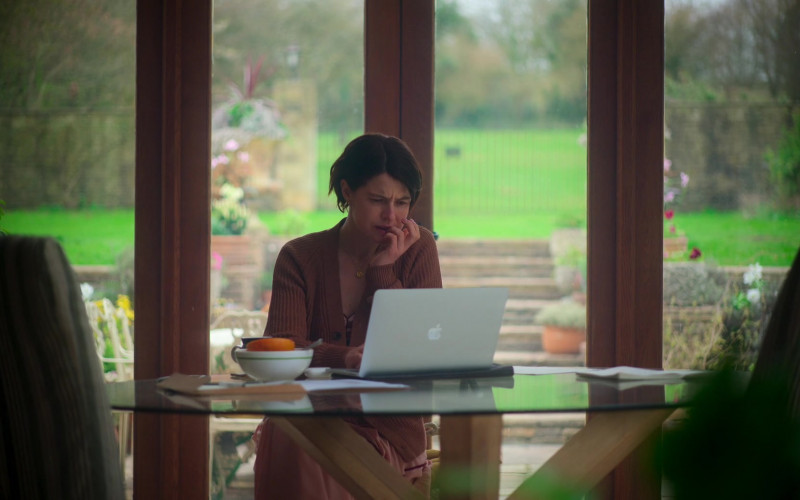Apple MacBook Laptop of Jessie Buckley as Harper in Men (2022)