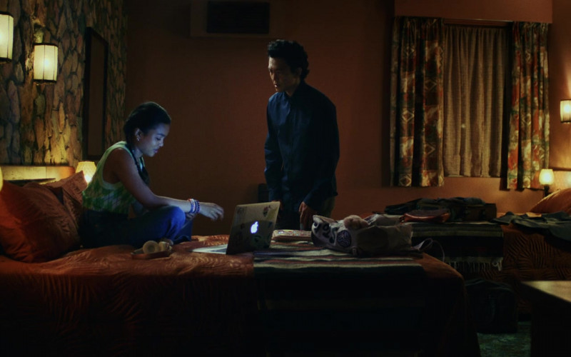 Apple MacBook Laptop of Mia Isaac of Wally Park in Don't Make Me Go (2022)
