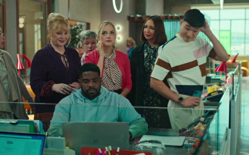 Apple MacBook Laptop of Ron Funches as Howard in Loot S01E04 Excitement Park (2022)