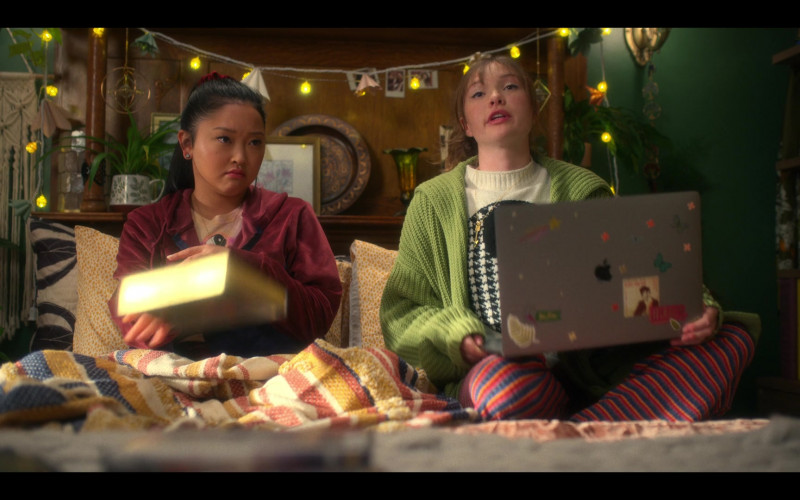 Apple MacBook Laptop of Zoe Colletti as Gia in Boo, Bitch S01E02 Resting Bitch Face (2022)