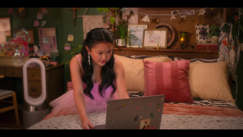 Apple MacBook Pro Laptop Used by Lana Condor as Erika in Boo, Bitch S01E07 Bad Bitch (3)