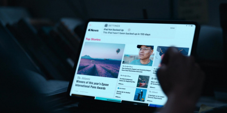 Apple News in Surface S01E01 Ictus (2022)