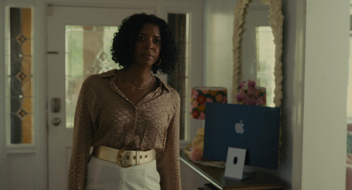 Apple iMac 24-inch M1 Chip All-In-One Computer of Eva Reign as Kelsa in Anything's Possible (4)