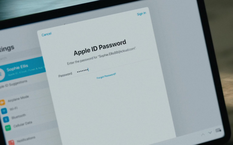 Apple iPad Tablet in Surface S01E03 New Person, Same Old Mistakes (2022)