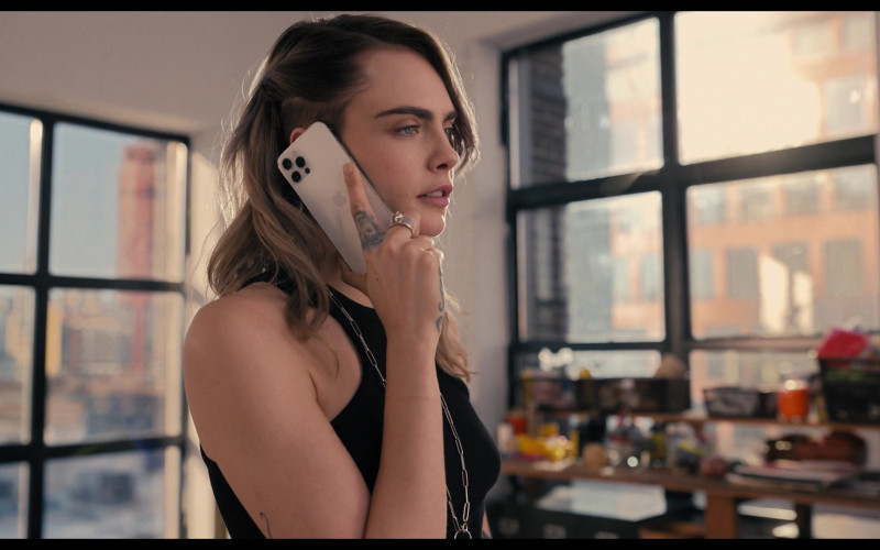 Apple iPhone Smartphone of Cara Delevingne as Alice in Only Murders in the Building S02E05 The Tell (2022)