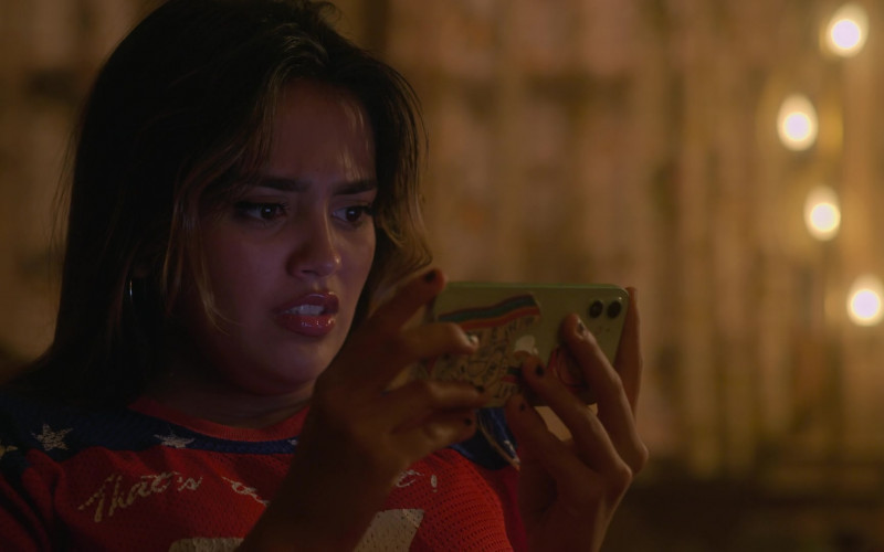 Apple iPhone Smartphone of Maia Reficco as Noa Olivar in Pretty Little Liars Original Sin S01E02 Chapter Two The Spirit Queen (2022)