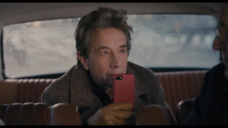 Apple iPhone Smartphone of Martin Short as Oliver Putnam in Only Murders in the Building S02E06 Performance Review (2022)