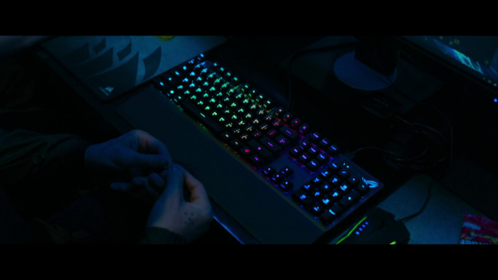 Asus ROG Keyboard in The Gray Man (2022)