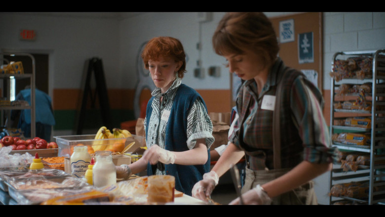 Blue Plate Real Mayonnaise in Stranger Things S04E09 Chapter Nine The Piggyback (2022)