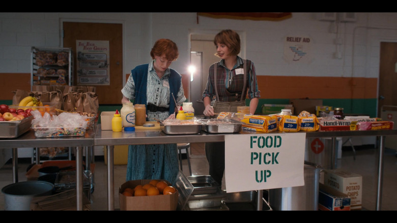 Blue Plate and Kraft Mayonnaises, Freihofer’s Bread, Handi-Wrap, Reynolds Plastic Wrap in Stranger Things S04E09