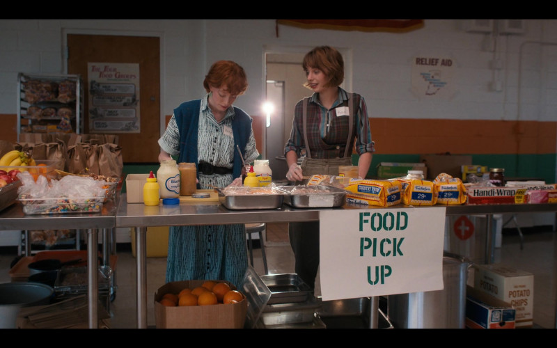 Blue Plate and Kraft Mayonnaises, Freihofer's Bread, Handi-Wrap, Reynolds Plastic Wrap in Stranger Things S04E09