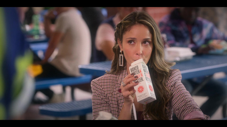 Boxed Water of Jami Alix as Lea in Boo, Bitch S01E07 Bad Bitch (2)