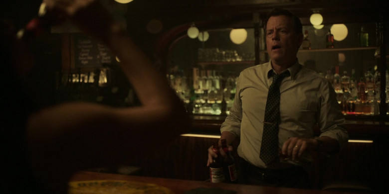Budweiser Beer in Black Bird S01E03 Hand to Mouth (2)