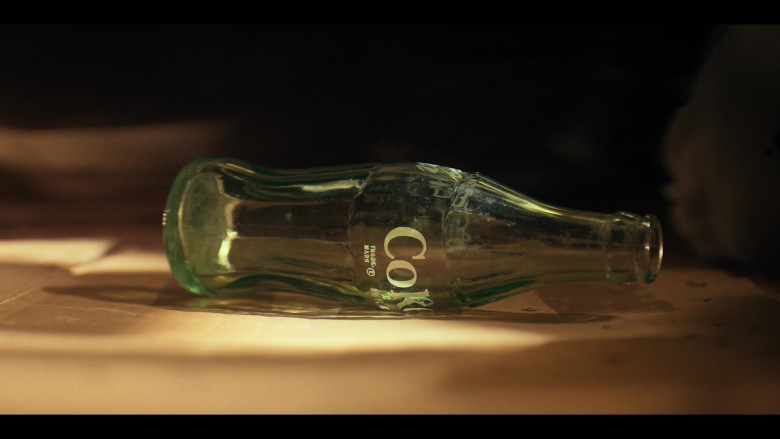 Coca-Cola Coke Bottle Used by Millie Bobby Brown as Eleven – Jane Hopper (‘El') in Stranger Things S04E09 2022 (5)