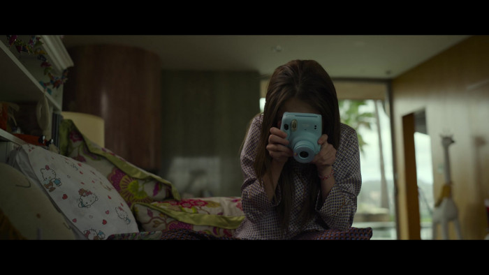 Fujifilm INSTAX Mini 11 Camera of Julia Butters of Claire in The Gray Man (1)