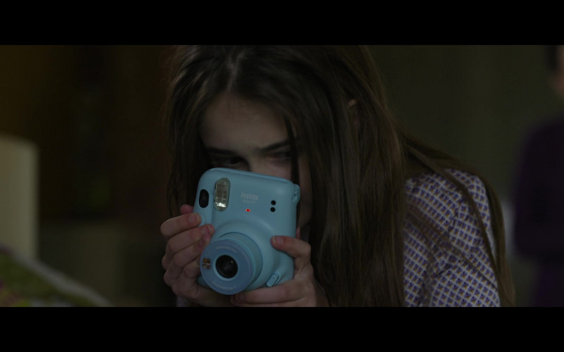 Fujifilm INSTAX Mini 11 Camera of Julia Butters of Claire in The Gray Man (2)
