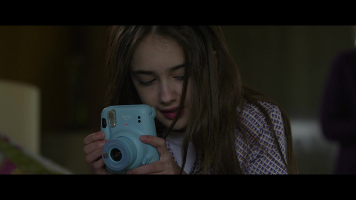 Fujifilm INSTAX Mini 11 Camera of Julia Butters of Claire in The Gray Man (3)