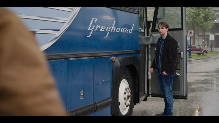 Greyhound Bus in Virgin River S04E12 The Long Goodbye (2)