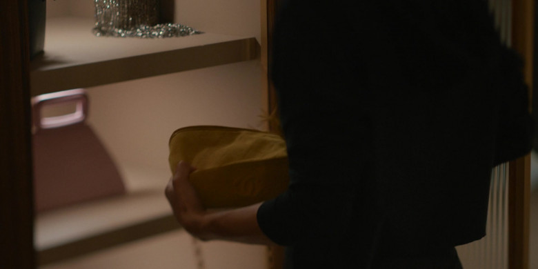 Gucci Yellow Handbag in Surface S01E03 New Person, Same Old Mistakes (2022)