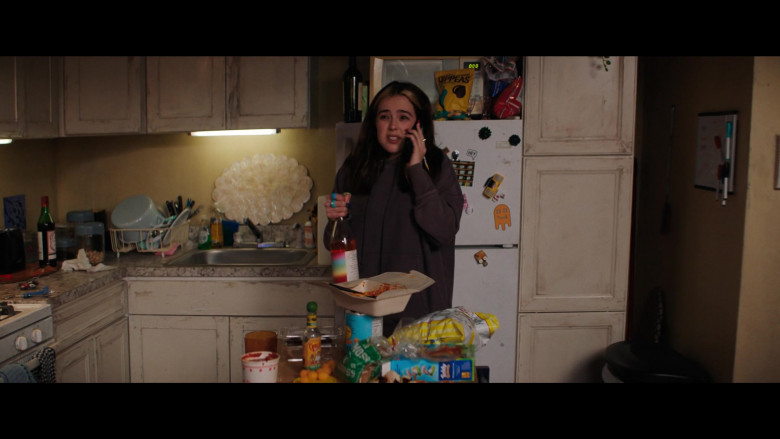 HIPPEAS Organic Chickpea Puffs and Cholula Hot Sauce of Zoey Deutch as Danni Sanders in Not Okay (2022)