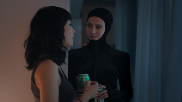Heineken Beer Enjoyed by Alicia Vikander as Mira Harberg in Irma Vep S01E07 The Spectre (3)