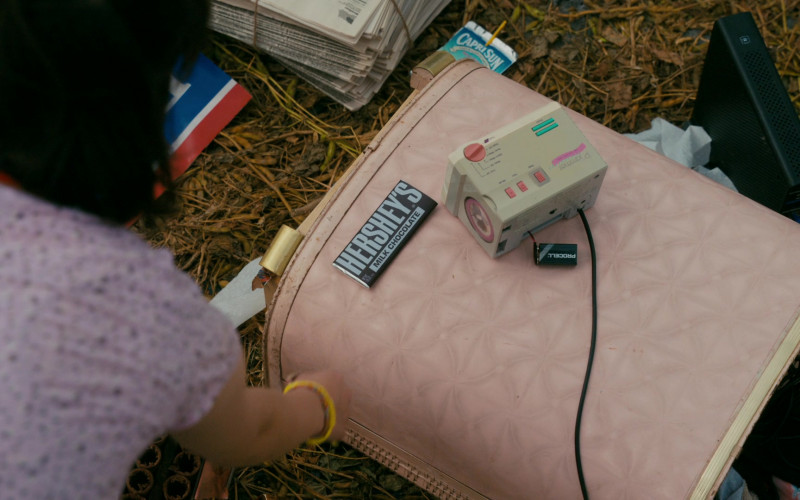 Hershey’s Milk Chocolate, Capri Sun Juice, Procell Battery in Paper Girls S01E07 Some Kind of Burping Trash Hole (2022)