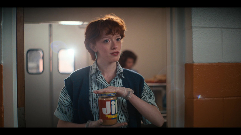Jif Extra Crunchy Peanut Butter in Stranger Things S04E09 Chapter Nine The Piggyback (2022)