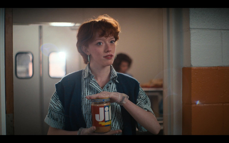 Jif Extra Crunchy Peanut Butter in Stranger Things S04E09 Chapter Nine The Piggyback (2022)