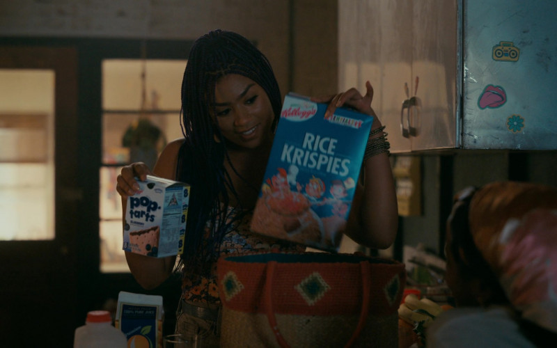 Kellogg's Pop Tarts and Rice Krispies Breakfast Cereal in Paper Girls S01E06 Matinee (2022)