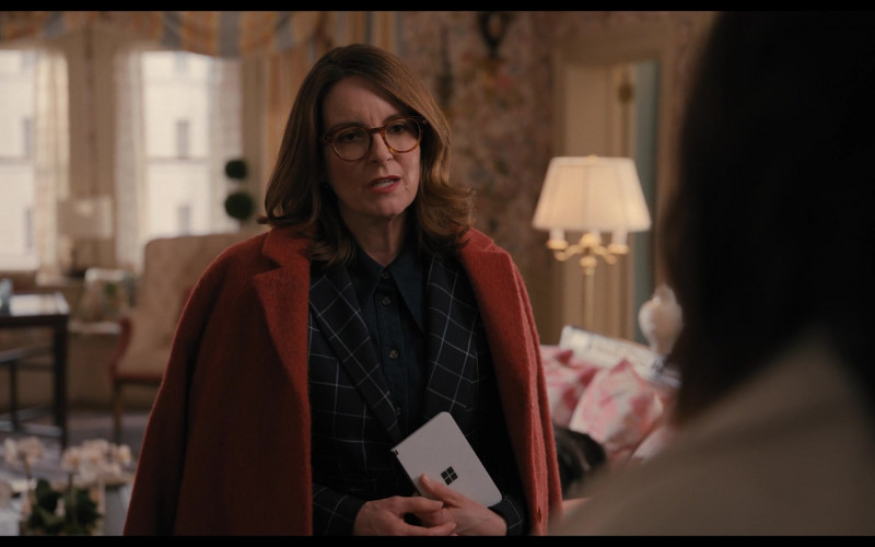 Microsoft Surface Duo Tablet of Tina Fey as Cinda Canning in Only Murders in the Building S02E06 Performance Review (1)