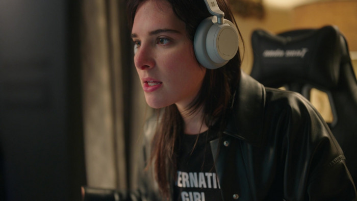 Microsoft Surface Headset of Hari Nef as Sloane in 1UP Movie (2)