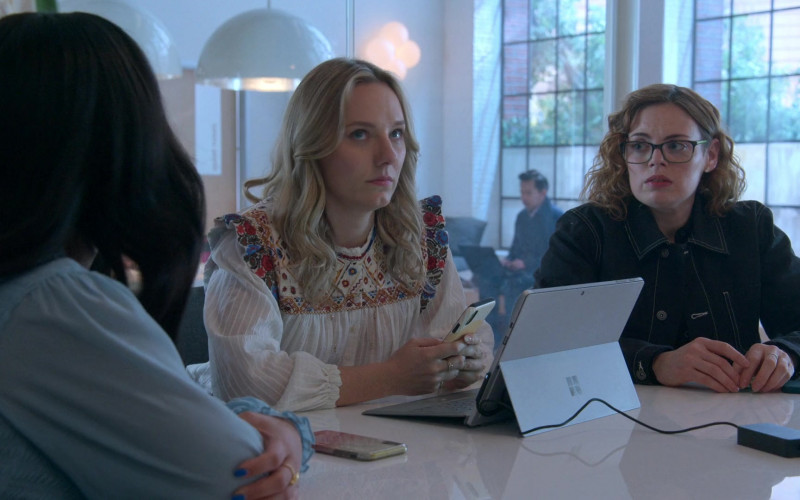 Microsoft Surface Tablets in Good Trouble S04E10 What I Wouldn't Give for Love (1)