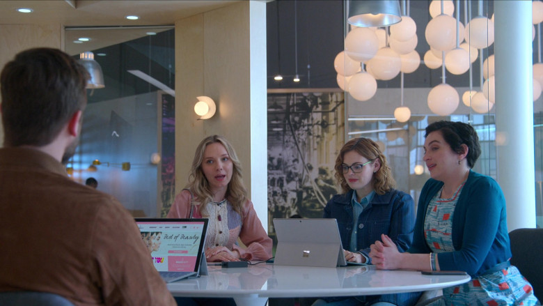 Microsoft Surface Tablets in Good Trouble S04E10 What I Wouldn’t Give for Love (3)