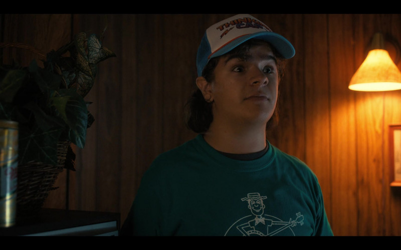 Miller High Life Beer Can in Stranger Things S04E08 Chapter Eight Papa (2022)