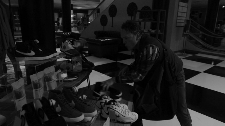 Nike Sneakers in Better Call Saul S06E10 Nippy (1)