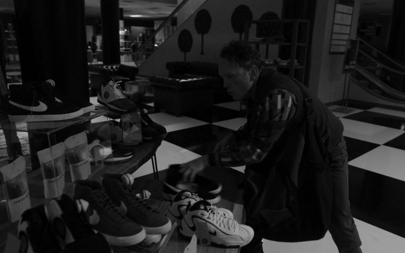 Nike Sneakers in Better Call Saul S06E10 Nippy (1)
