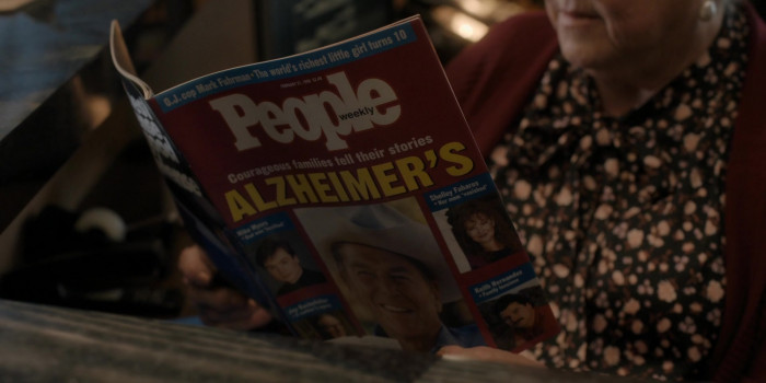 People Weekly Magazine in For All Mankind S03E07 Bring It Down (2022)